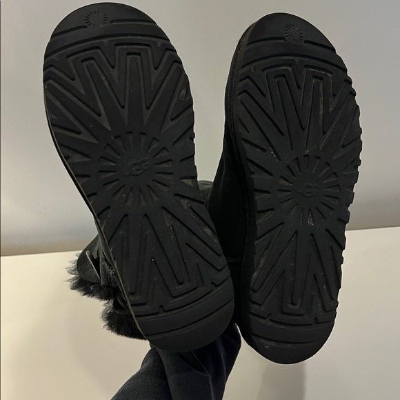 UGG MINI Bailey Button II BLACK water resistant boots size 8 - Picture 4 of 6